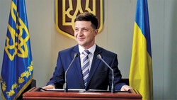 Хорошо ли это для евреев? Позвольте мне усомниться в том, что для евреев это хорошо. Евреям нельзя слишком любить другие страны и вкладываться в них. Немного лояльности, немного успешности, легкие штрихи гениальности – это позволительно. Подарить пару открытий – ладно. Но жить там всю жизнь, быть частью системы, пахать на эту систему - неверный подход...
