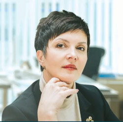 Независимый финансовый консультант и страховой брокер (LB Insurance), 
лицензирована по всей Канаде.

