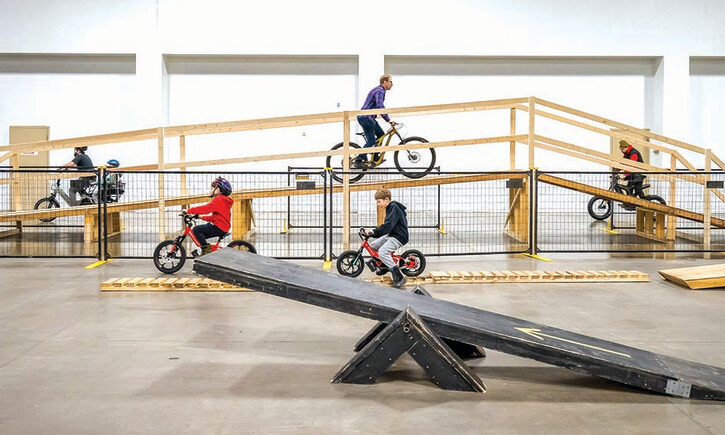 День рождения Торонто, велошоу  и встреча друзей природы