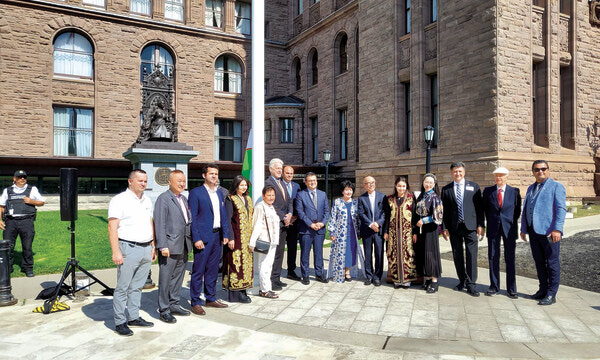 Флаг Узбекистана над Queen’s Park
