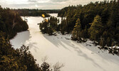 Rockwood Conservation Area: помимо пещер и выбоин, вы увидите прекрасные виды на застывшие пейзажи, плотины и водопады, поросшие мхом скалы и цепкие кедры... 